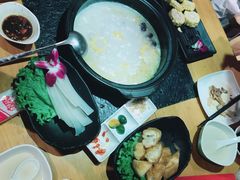 -洪氏嗨捞·广东猪肚鸡·椰子鸡火锅(西咸万象城店)