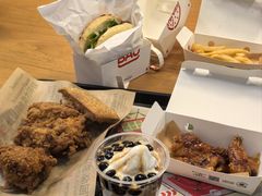 -必胜客(尹山湖歌林公园店)
