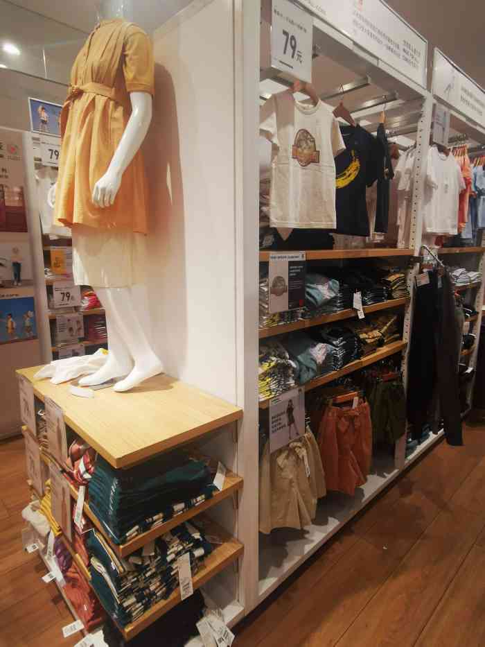 优衣库(石家庄万象城店)-"刚报出新疆棉被抵制的恶劣新闻之后,有优衣.