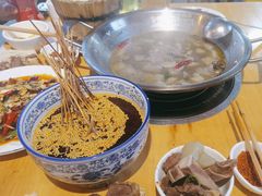 -大众跷脚牛肉馆·非遗传承单位(峨眉山店)