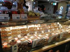 面包甜点陈列柜-留夫鸭(巴黎春天宝山店)