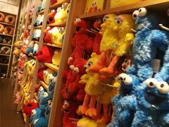 -名创优品(广东省广州琶洲保利广场店)