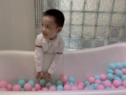 -现代经典婚纱摄影