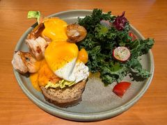 三文鱼虾仁班尼迪克蛋-OLLA 西班牙餐厅(丰盛里店)