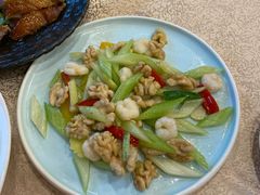 鲜核桃炒翡翠虾球-麒麟中餐厅·经典粤菜·地道菜式老字号(广州长隆酒店)