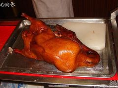 全聚德-新鲜出炉的鸭子-北京全聚德(天安门店)