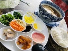 -榴乡缘云南蒙自菊花过桥米线