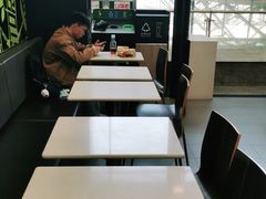 用餐区-麦当劳(深圳北站高铁店)