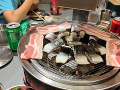 -围炉肉舍•炭烤活鳗•丹东海鲜烤肉(步行街店)