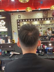 -东方先生国潮男士理发馆