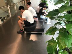 无靠背宽坐沙发-广州图书馆