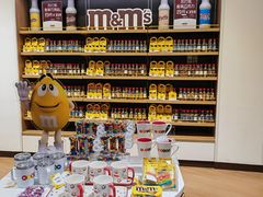 -m豆巧克力世界(上海世茂广场店)