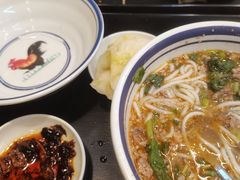 -云阿蛮云南生烫牛肉米线(奉贤路店)