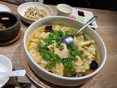 酸汤嫩鱼片-小大董·烤鸭(凤凰汇店)