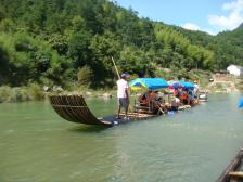 白马潭漂流-"舒适漂安徽安庆天柱山脚下有一个竹筏漂流.