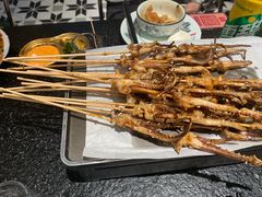 -何妹湿辣牛肉·粤式烧烤砂煲(桂雅路店)