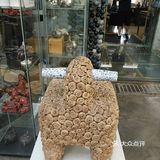 小孩子比较多，但是二楼和户外还是值得拥有一天的时光的