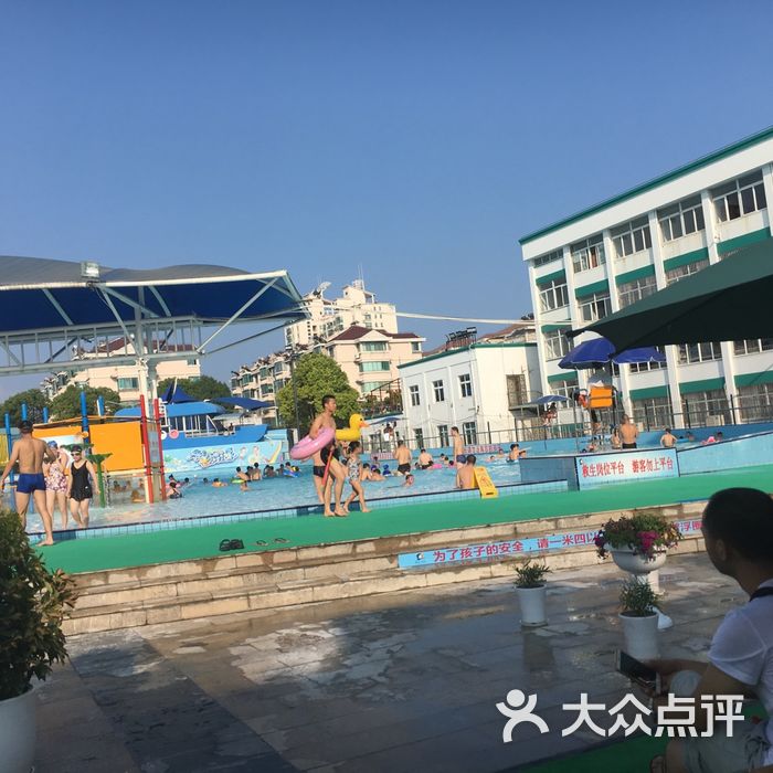 沈坚强游泳俱乐部