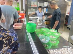 自助取餐区-周震馄饨
