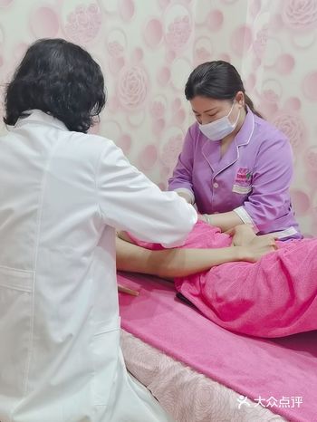 产后涨成石头奶不要慌，专业贴心通乳就找暖阳
