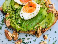 牛油果煮蛋吐司-RAC BAR(安福路店)