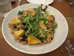 烤菠萝色拉-Golden Lily河内巴黎法越料理餐厅(建国西路店)