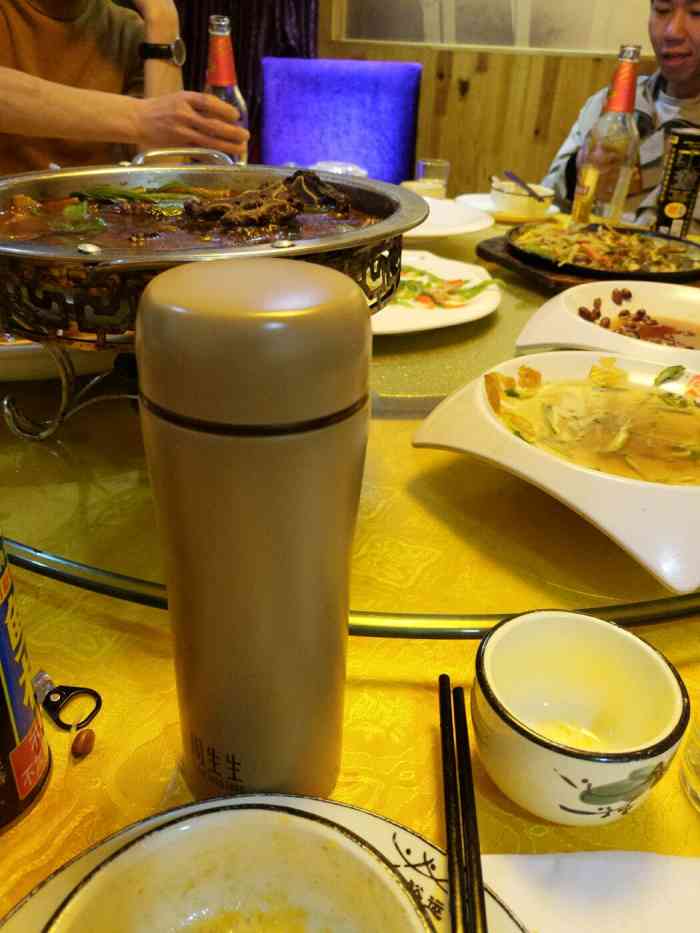 聚友饭店(联明路店)-"那天中午老板带着一起去吃饭的,点了几个菜.