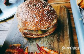 Old-fashioned Handmade Beef Burger