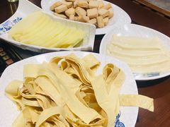 -亿诣蝎府炸酱面羊蝎子火锅(酷车小镇店)