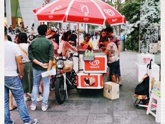 -詹爷爷乌节路街头冰淇淋