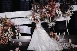 点击看大图 -Renee芮亦婚纱