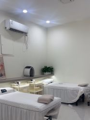 -苗方清颜专业祛痘·皮肤管理