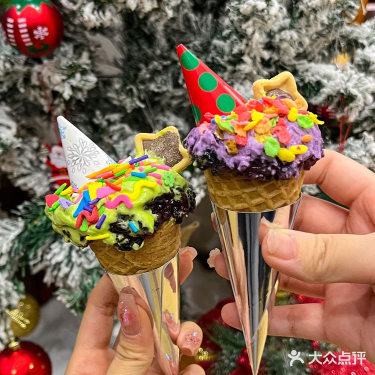 圣诞限定刨冰甜品🎄还有超可爱热奶宝！