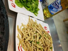 -屯老二农家铁锅炖·行业领军者(梅江店)