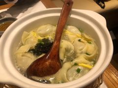 蟹粉菜肉大馄饨-馋三尺蟹粉小笼(人民广场店)