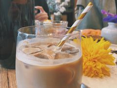 iced latte-FLOVIE FLORIST CAFE