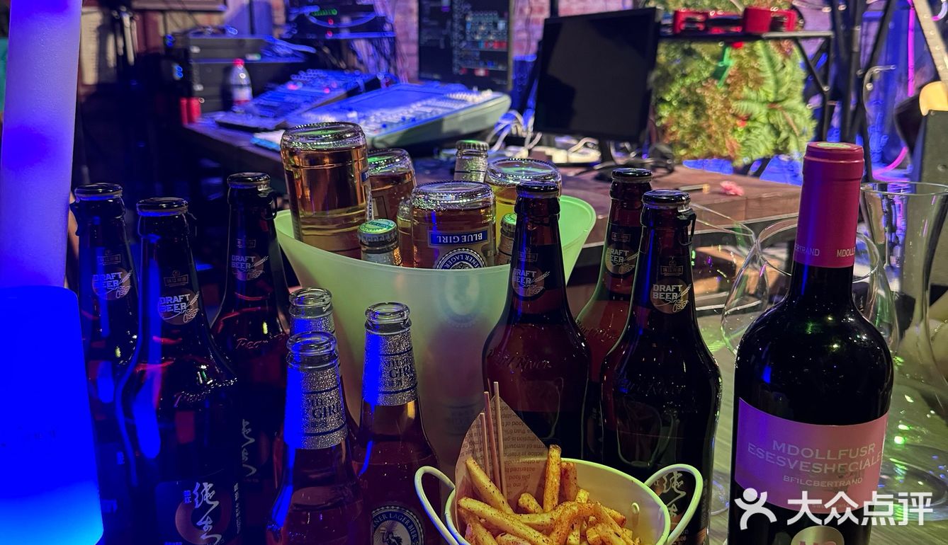 清远探店|氛围感拉满的音乐餐吧