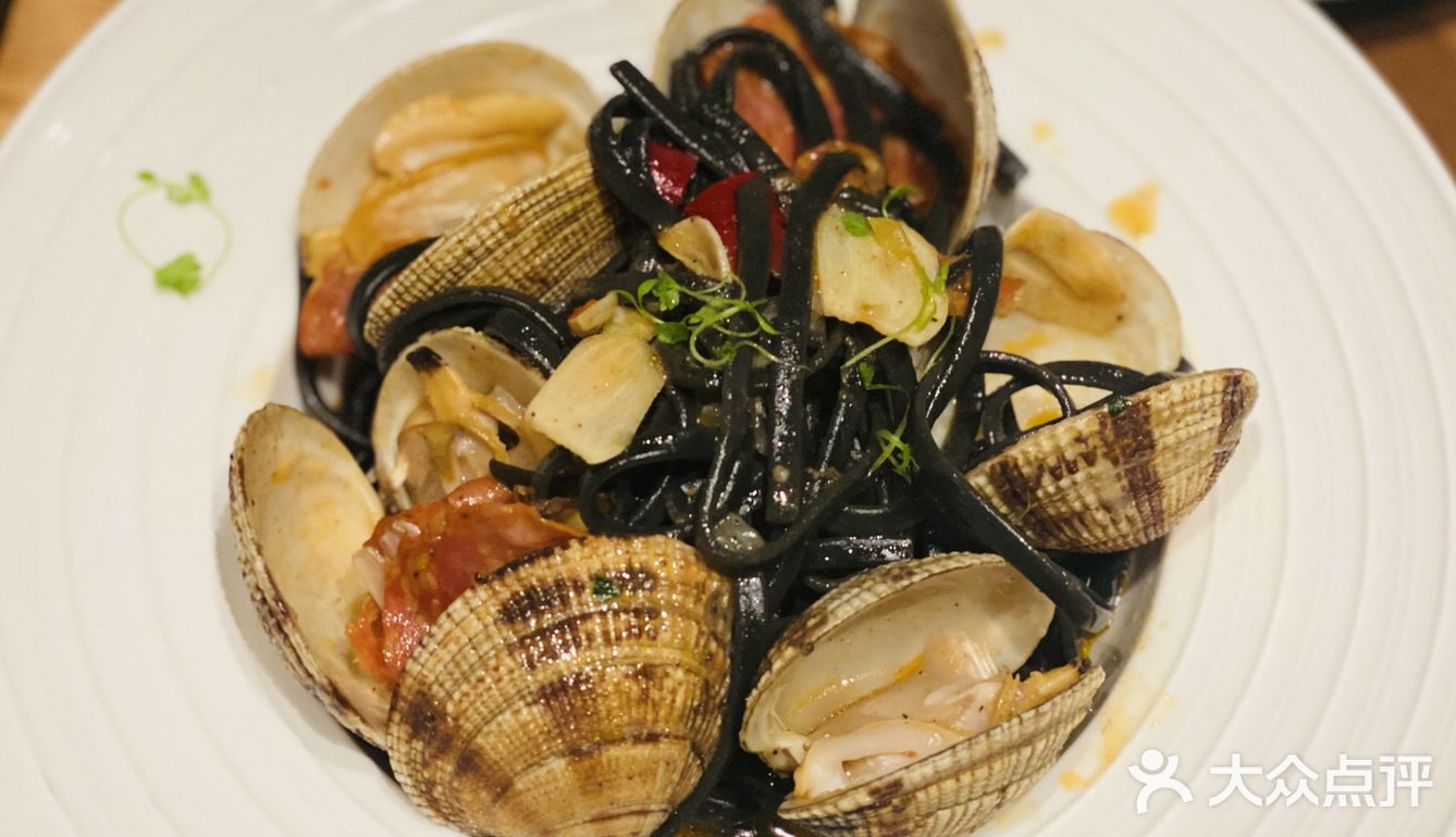 来浦东嘉里城喝红酒吃西餐啦~