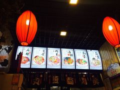 -愉肴麻辣香锅(中山路店)