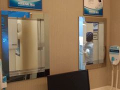 -瑞尔齿科(上海长风大悦城店)