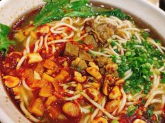 -爆炸头阿姨小四川正宗川味小吃(无任何分店)