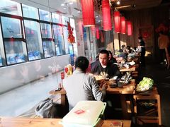 大堂-野山舂·贵州现舂酸汤火锅(鸿通城店)