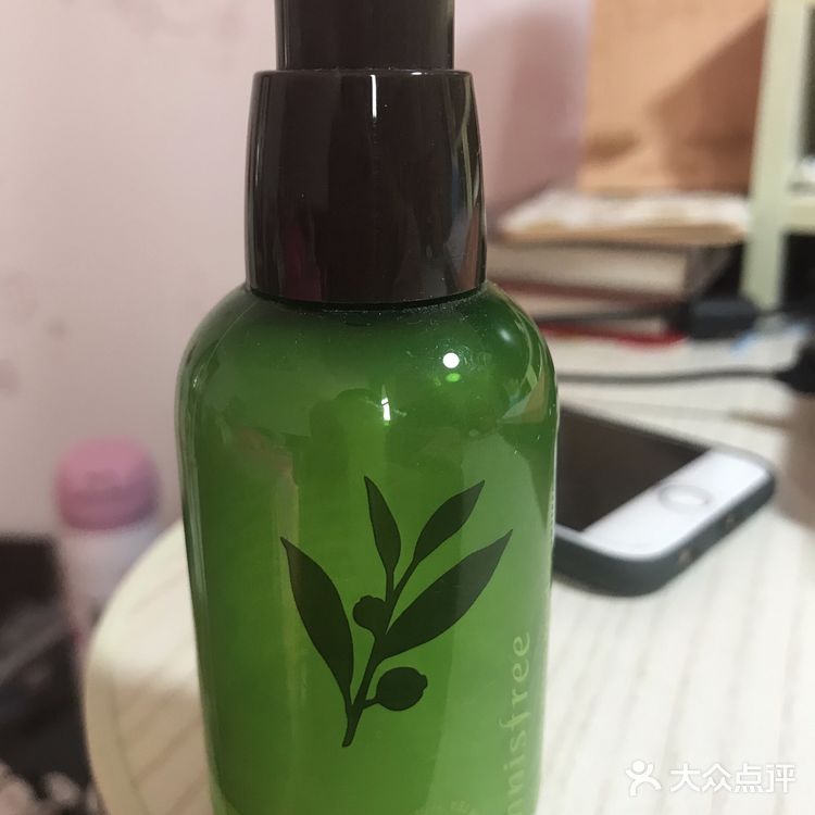 论价格，一瓶娇韵诗的钱可以买3-4瓶小绿瓶