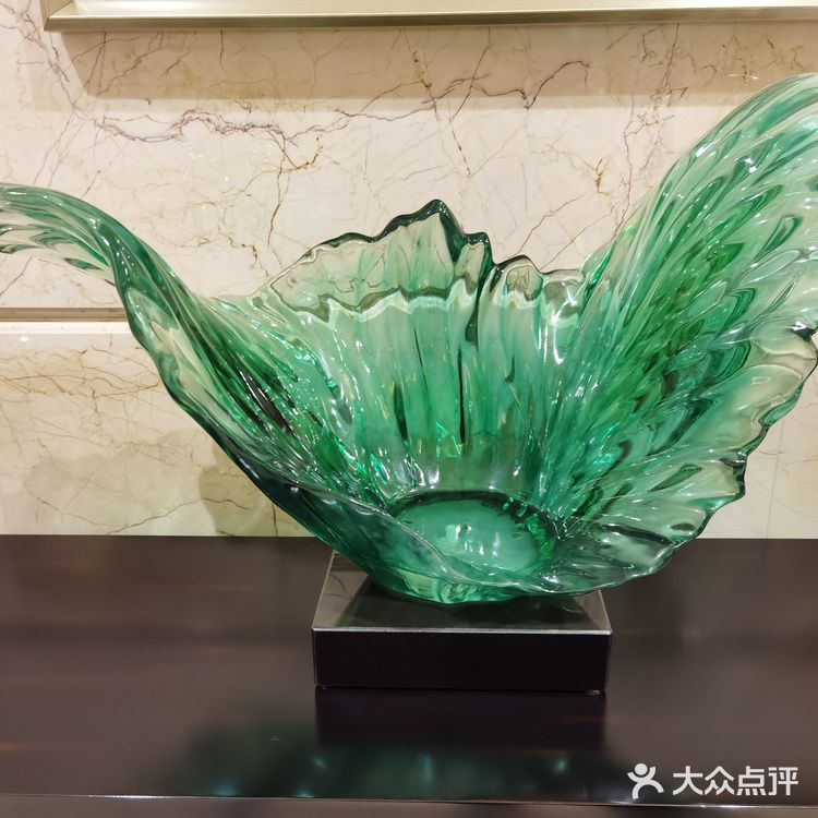 地下室有车位（住宿完领停车券）