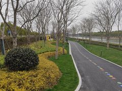 -奕欧来上海购物村停车场