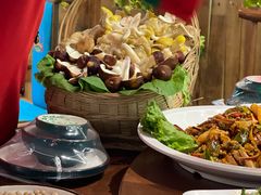 -老滇山寨•云南特色菜•地方菜•民族风情歌舞表演(金碧店)