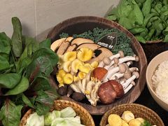 -三出山火锅(南京万象天地店)