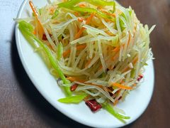 酸辣土豆丝-巴音陶日故德烩菜馆(体育场店)