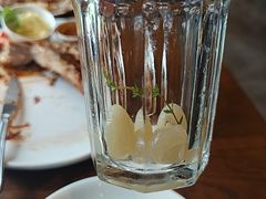 -Chom Cafe and Restaurant