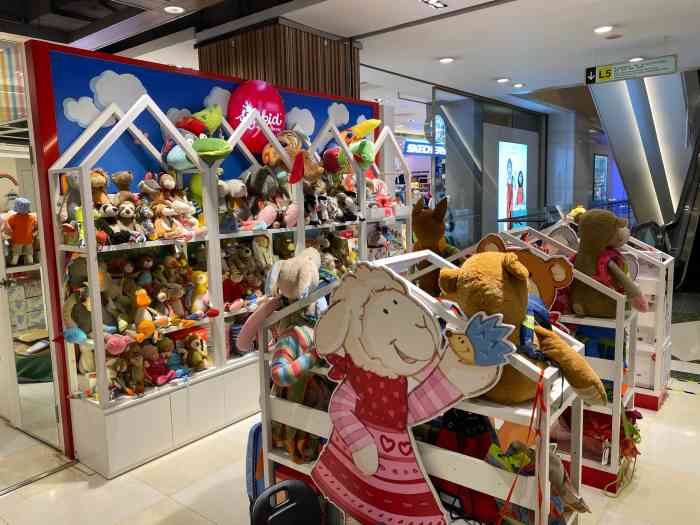 nici(久光百货店)-"最近nici参加7楼的小朋友特卖,服务员.